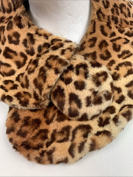 Vintage Leopard Faux Fur Hat and Scarf Set  Brown Tan Button scarf Lined hat main image 11